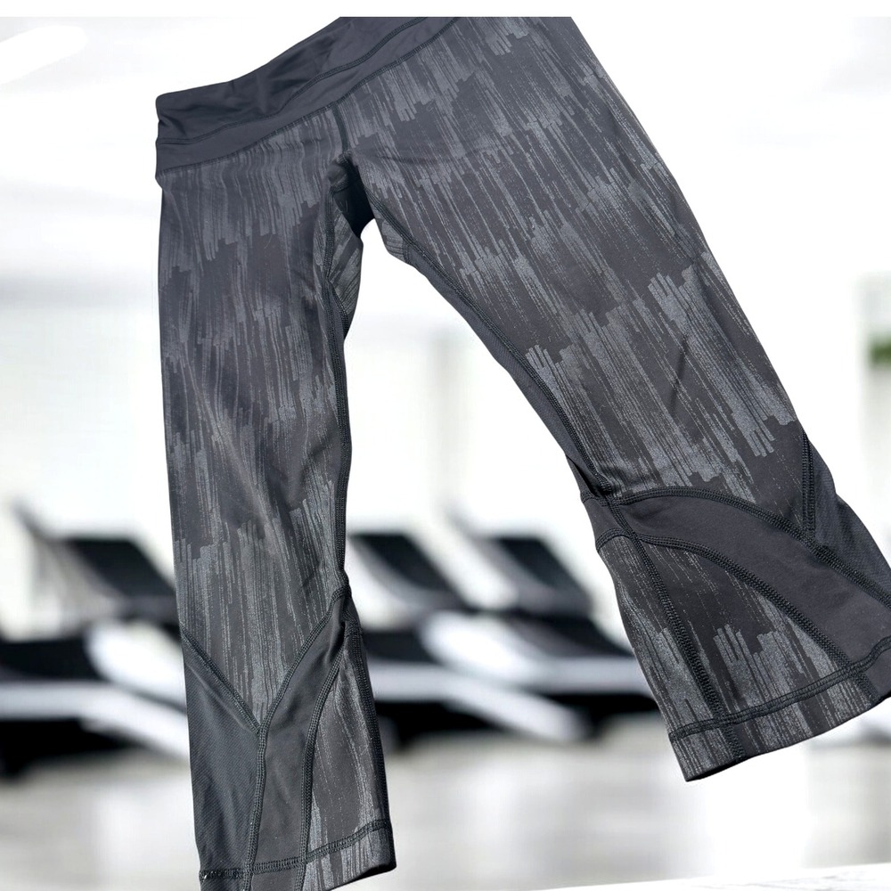 Lululemon Crop‎ Leggings Women 8 Athletica Black Gray Pants Yoga Hike Lounge